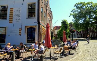Terraza del café ‘t Suppiershuysinghe, en la ciudad holandesa de Leiden.