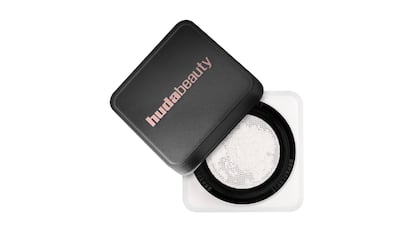 Estos polvos de Huda Beauty son superventas en Sephora y Amazon.