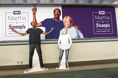 Cartel publicitario expuesto en Los Ángeles de un especial de Snoop Dogg y Martha Stewart para la cadena VH1.