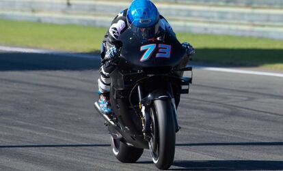 Alex Márquez con la Honda sobre el circuito de Cheste.