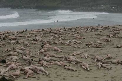 Gente desnuda  en San Sebastián posa para Stephen Tunick.