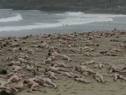 Gente desnuda en San Sebastián posa para Stephen Tunick.