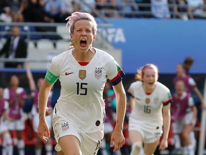 Megan Rapinoe comemora um gol na Copa do Mundo 2019, na França.