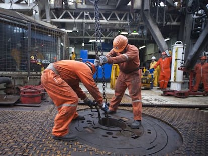 Trabajadores en una plataforma del Golfo de M&eacute;xico. 