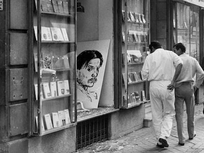 Fachada da livraria Antonio Machado, em Madri, após o atentado de 29 de outubro de 1971.