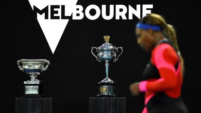 The men's and women's singles trophies are displayed as Serena Williams of the US plays against Romania's Simona Halep during their women's singles quarter-final match on day nine of the Australian Open tennis tournament in Melbourne on February 16, 2021. (Photo by William WEST / AFP) / -- IMAGE RESTRICTED TO EDITORIAL USE - STRICTLY NO COMMERCIAL USE --