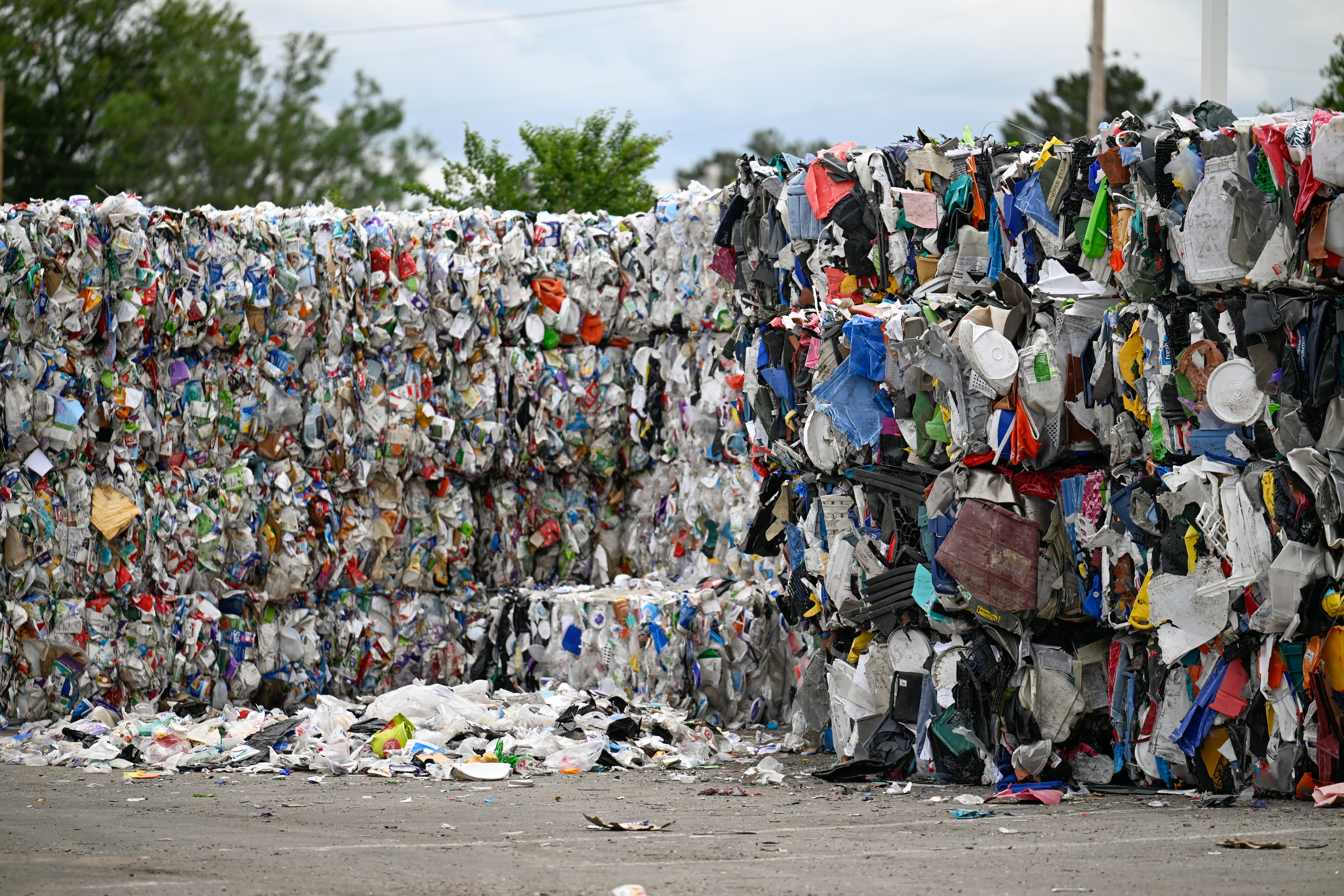 El reciclaje, una excusa para no pensar en todo el plástico irrecuperable que tiramos a la basura