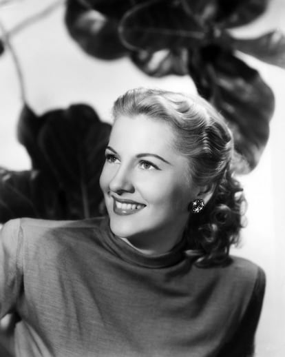 Leyenda de Hollywood y musa de Alfred Hitchcock, Joan Fontaine ha fallecido a los 96 años en California. La actriz obtuvo un Oscar por su papel en 'Sospecha' y fue la protagonista de 'Rebeca'. Esta fotografía fue tomada en 1948.