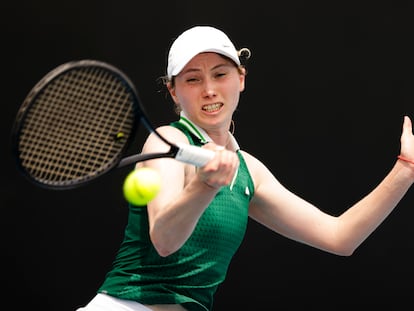 Cristina Bucsa durante el partido contra Eva Lys de la primera ronda del Open de Australia, este lunes.