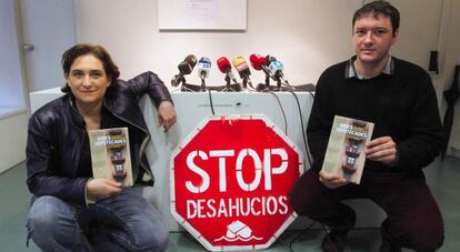 Los fundadores de la Plataforma de Afectados por la Hipoteca (PAH) Ada Colau y Adrià Alemany.