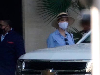 Ivanka Trump sale de su apartamento de Miami, el 7 de febrero de 2021.