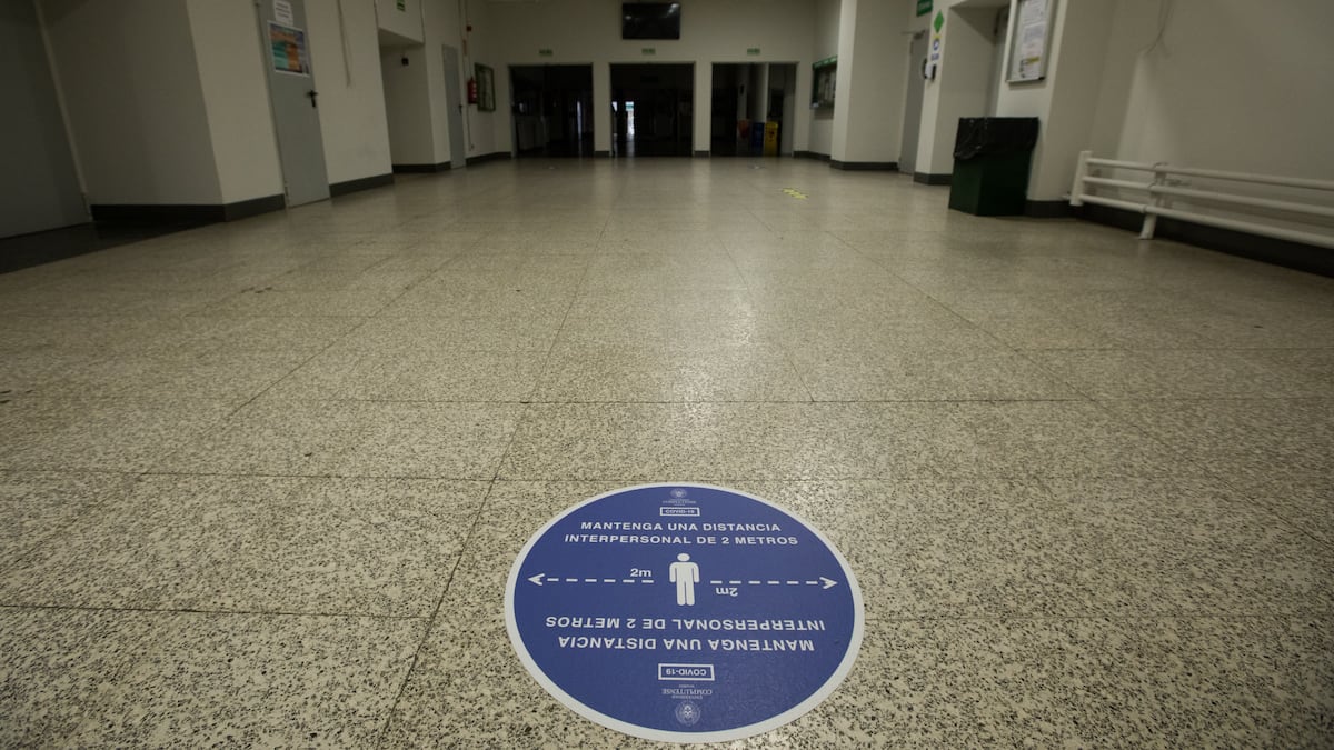 La caída de alumnos por la pandemia amenaza a las universidades ...