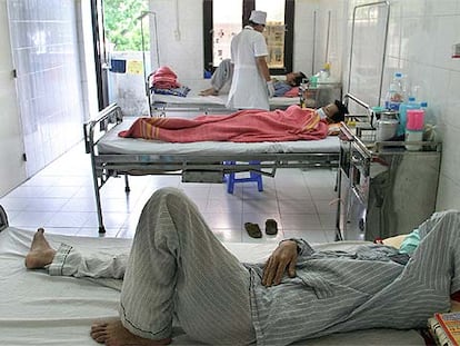 Enfermos de sida, en un hospital de Hanoi (Vietnam) en 2004.