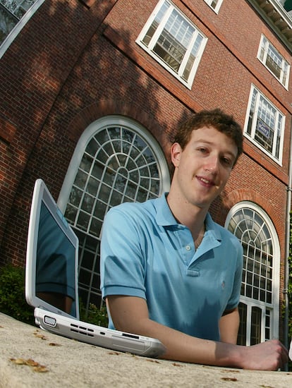 Mark Zuckerberg en la universidad de Harvard en mayo de 2004. Facebook se había creado tres meses antes.