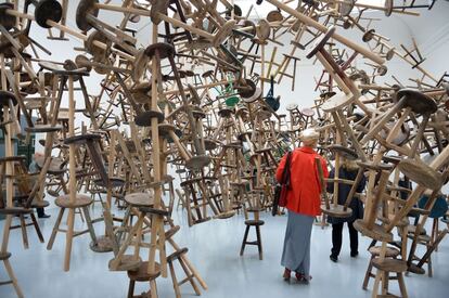 En el pabellón alemán se expone 'Bang', otra de las obras del artista chino Ai Weiwei en la Bienal de Venecia.