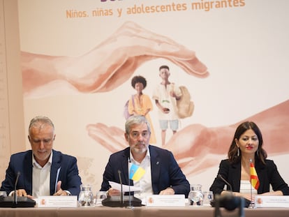 El presidente de Canarias, Fernando Clavijo, y los ministros de Infancia y Política Territorial, Sira Rego y Ángel Víctor Torres, al inicio de la Conferencia Sectorial de Infancia y Adolescencia en Santa Cruz de Tenerife.