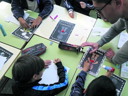 Clase en el Colegio República del Uruguay, en el distrito de Latina.