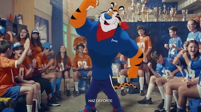 Fotograma de un comercial de Zucartias, con el Tigre Tony al centro.