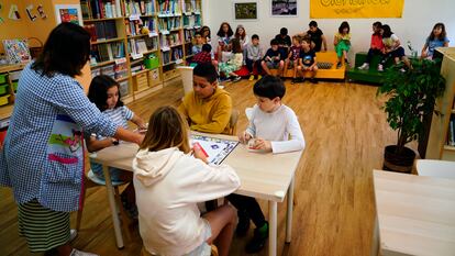 Alumnos en el colegio público Veneranda Manzano de Oviedo, en junio.