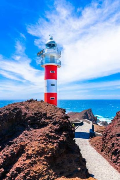 El antiguo faro en la Punta de Teno.