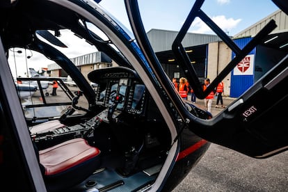 El interior de la cabina de uno de los helicópteros de la empresa que ofrece esta forma de transporte de lujo.