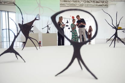 Piezas de bronce usadas como maquetas por Alexander Calder.