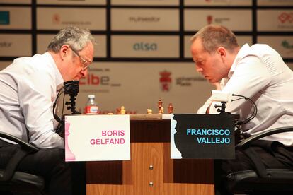 Guélfand y Vallejo, en la primera partida de la semifinal en León