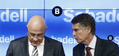 El presidente del Banco Sabadell, Josep Oliu y el consejero delegado, Jaime Guardiola