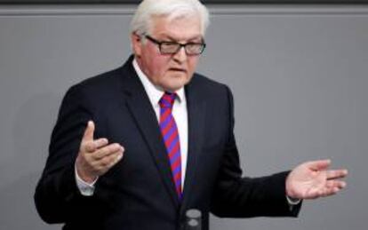 El líder del grupo parlamentario socialdemócrata, Frank-Walter Steinmeier, durante un debate sobre política del consumo en el Bundestag, en Berlín (Alemania). EFE/Archivo