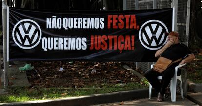 Protesto de trabalhadors na quinta-feira, quando o relatório foi divulgado.