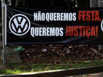 Protesto de trabalhadors na quinta-feira, quando o relatório foi divulgado.