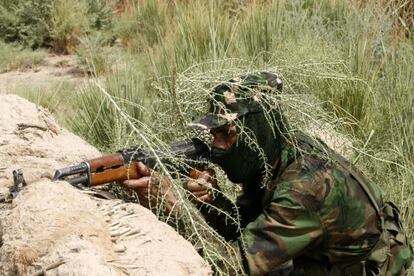Miembro de de la milicia ch&iacute;i iraqui Brigadas de la Paz que combaten contra el Estado Isl&aacute;mico (EI) en Irak.