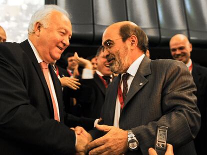 Miguel Ángel Moratinos saluda al brasileño José Graziano da Silva, ayer en Roma.