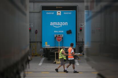 Centro logístico de Amazon ubicado cerca del aeropuerto de Barcelona.