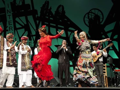 El grupo de fusi&oacute;n flamenca &#039;Flamenco Roots&#039;, durante su actuaci&oacute;n en la inauguraci&oacute;n del 53 Festival Internacional del Cante de las Minas de La Uni&oacute;n.