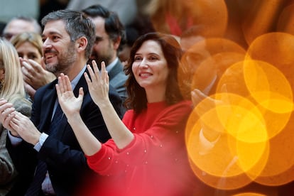 La presidenta de Madrid, Isabel Díaz Ayuso, junto al portavoz, Miguel Ángel García Martín, durante la inauguración del Belén de la Real Casa de Correos, el 29 de noviembre.