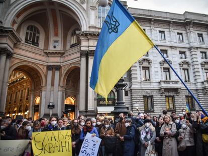 Protesta en Milán contra la invasión rusa.