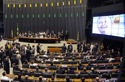 Dois dias depois, nesta quarta-feira, foi realizada uma nova homenagem, dessa vez na Câmara dos Deputados, para lembrar o um ano da morte de Eduardo Campos. O ato solene no Congresso reuniu parlamentares, políticos de vários partidos, além da família