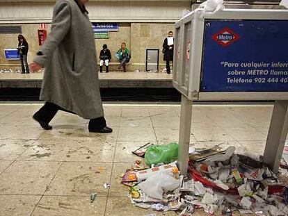 Basura en en metro de Madrid