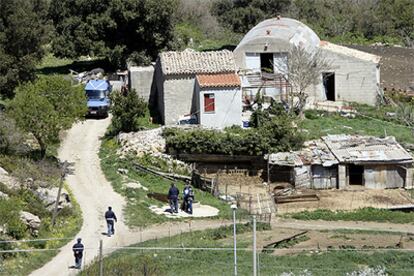 Vista aérea de la casa, cerca de la localidad siciliana de Corleone, en la que fue detenido el jefe de la Mafia.