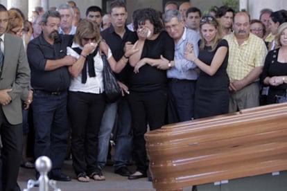 Familiares del brigadista fallecido Julio Martínez, ayer en los actos fúnebres celebrados en Vigo.