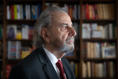 Juan Carlos Maqueda, abogado y antiguo juez de la Corte Suprema, en su casa de Buenos Aires, el día 7 de marzo de 2025.