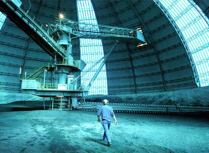 Interior de una planta de Cementera Balboa en Alconera, Badajoz.