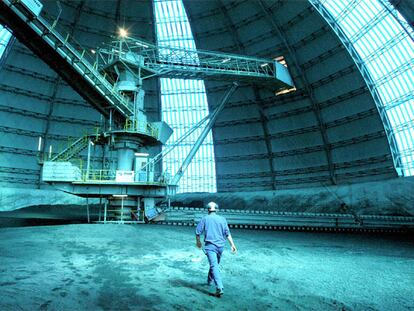 Interior de una planta de Cementera Balboa en Alconera, Badajoz.