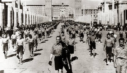 Desfilada d'octubre del 1933 de les JEREC a Montjuïc.