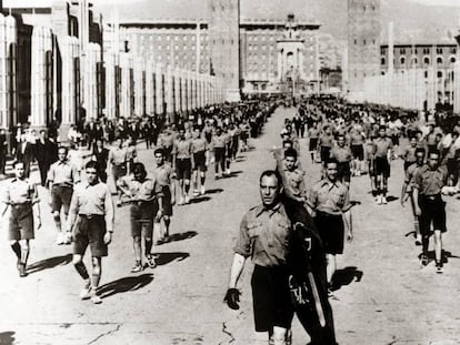 Desfilada d'octubre del 1933 de les JEREC a Montjuïc.