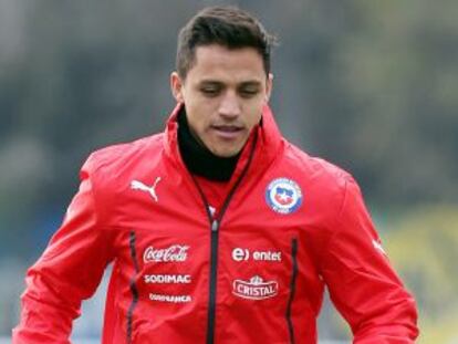 Alexis, en un entrenamiento con Chile.