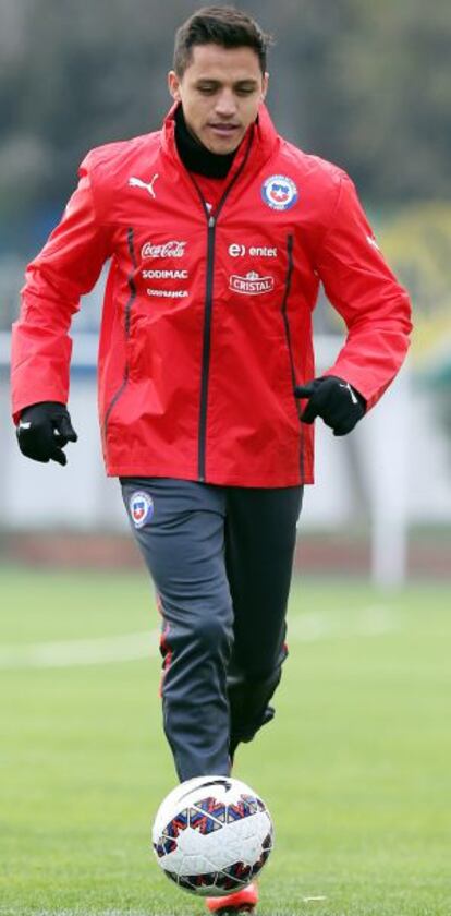 Alexis, en un entrenamiento con Chile.