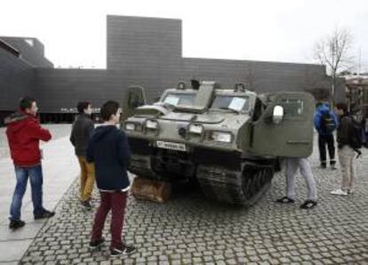 Varias personas en el Salón Europeo del Estudiante y el Empleo 2014, que se celebra durante hoy y mañana en el Palacio de Congresos Baluarte de Pamplona.