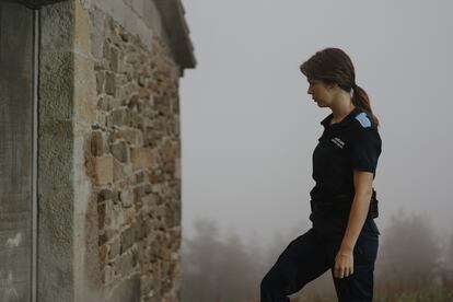 Georgina Amorós como Sandra en una de las cabañas del Valle del Miera.